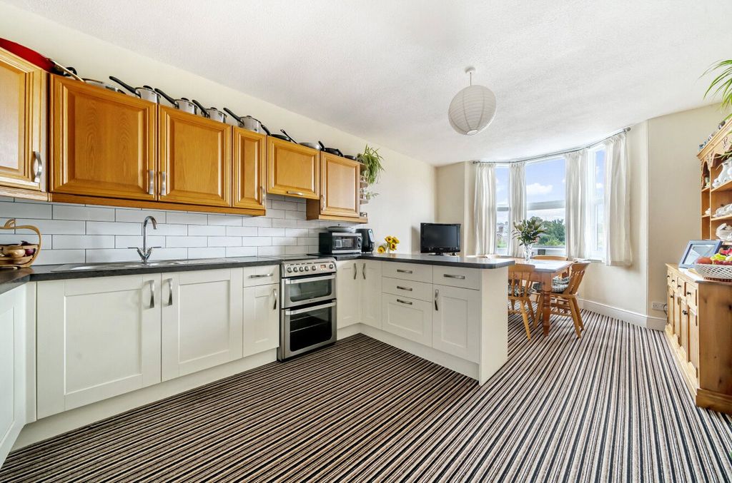 Property photo 3 of 15 Kitchen