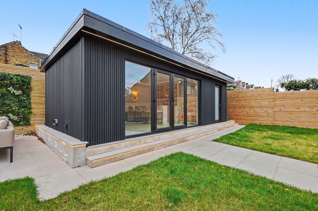 Property photo 2 of 19