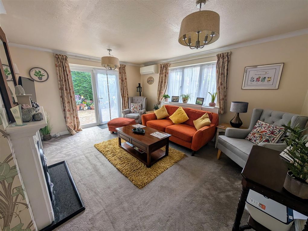 Property photo 3 of 20 Sitting Room