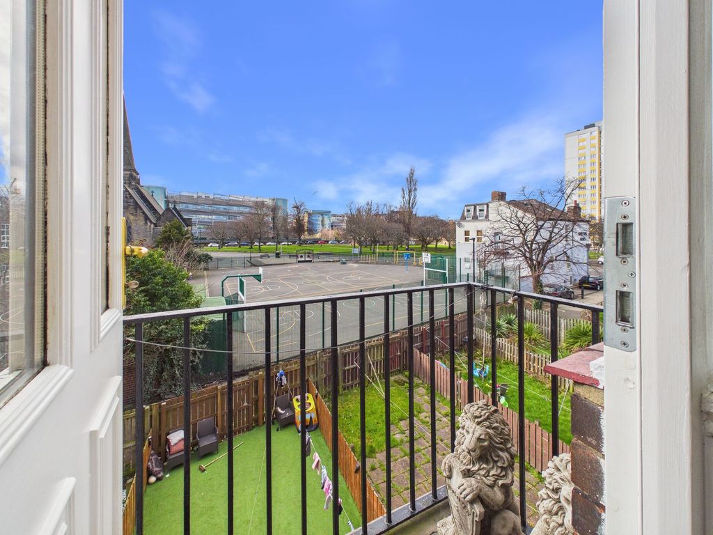 Property photo 1 of 10 Balcony