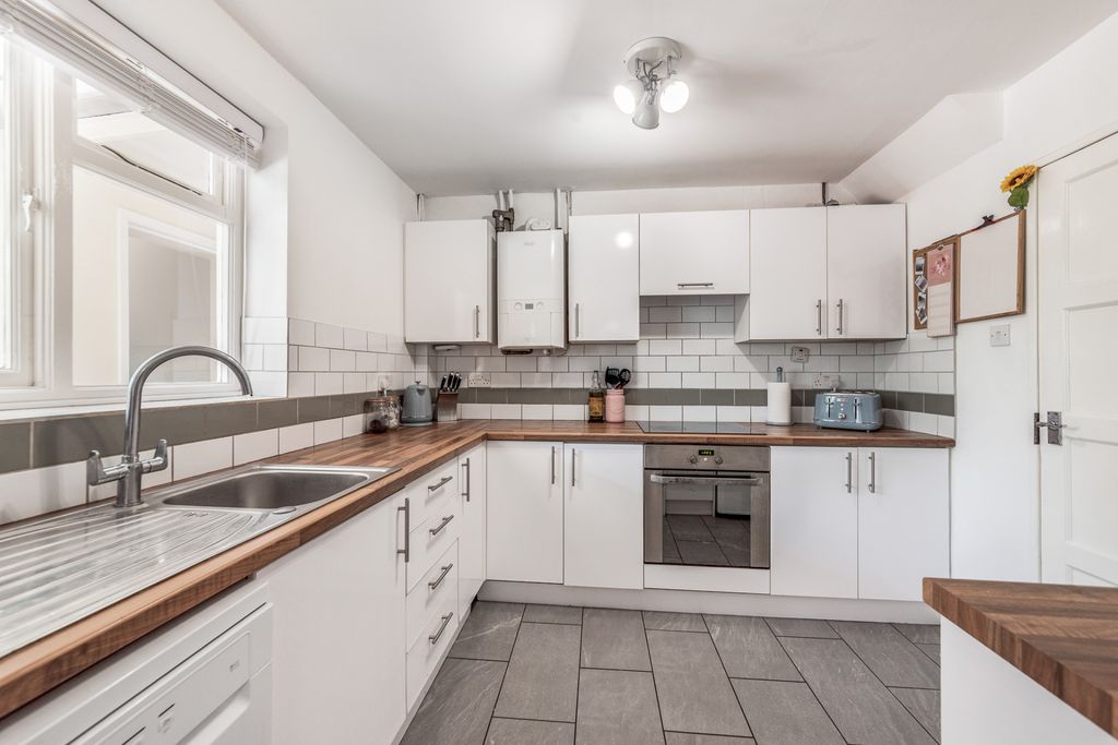 Property photo 2 of 27