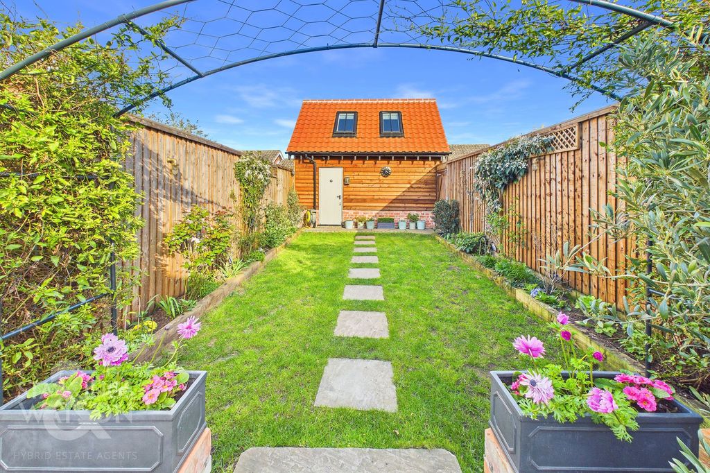 Property photo 2 of 19