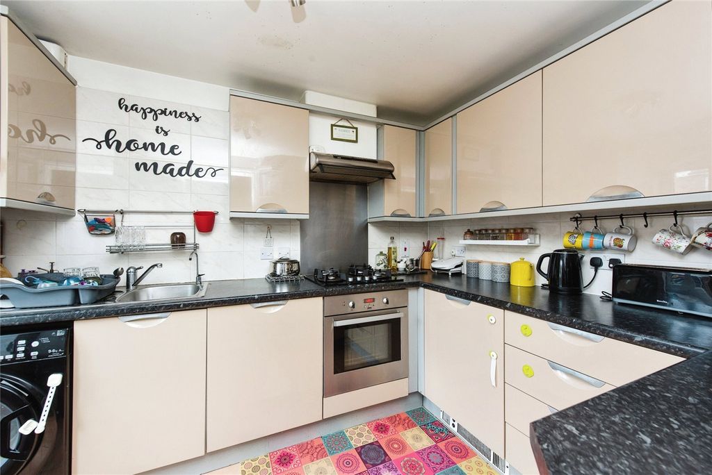 Property photo 2 of 8 Kitchen