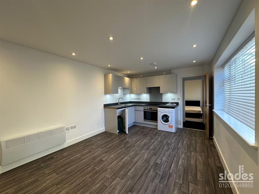 Property photo 2 of 8 Lounge Kitchen.Jpg