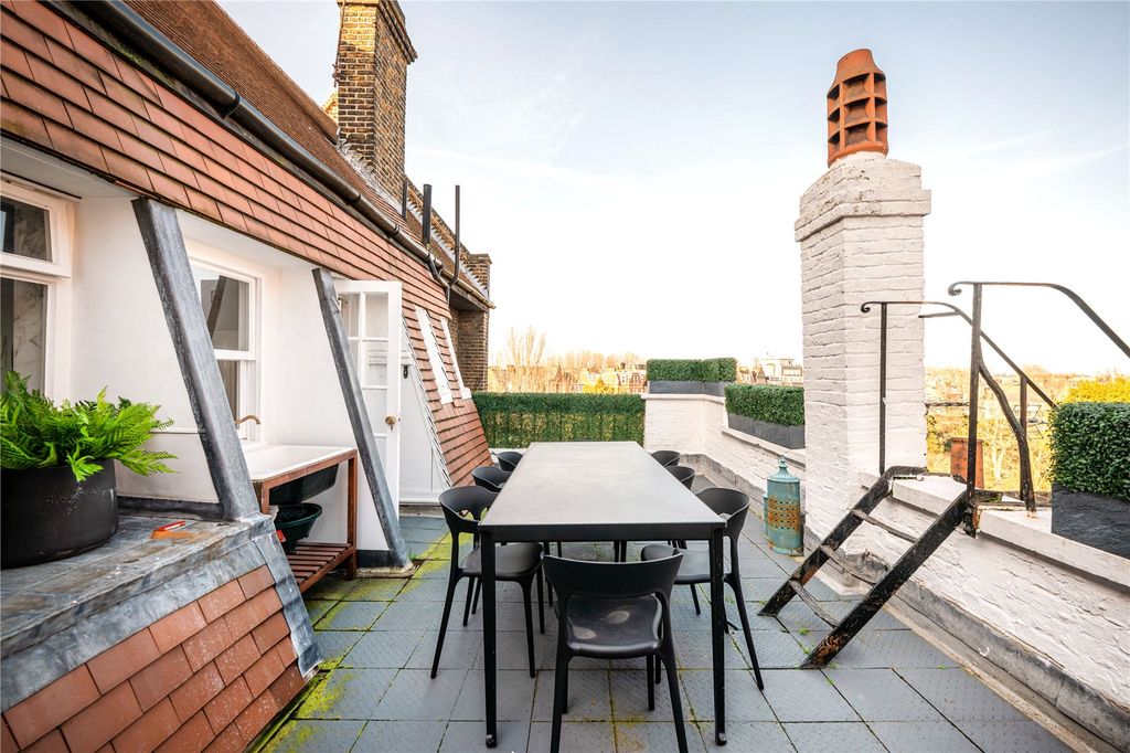 Property photo 3 of 11 Terrace