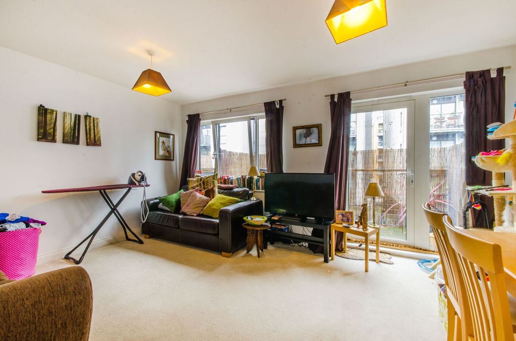 Property photo 2 of 32