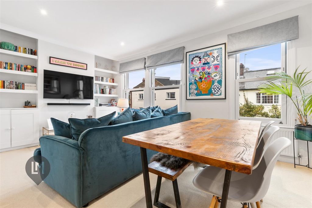 Property photo 1 of 7 Living/Dining Room