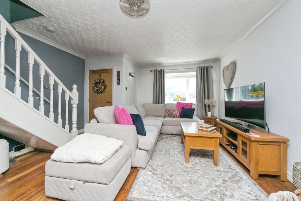 Property photo 3 of 18 Pbox-Img.Jpg
