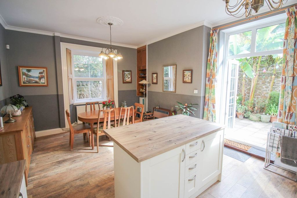 Property photo 3 of 25