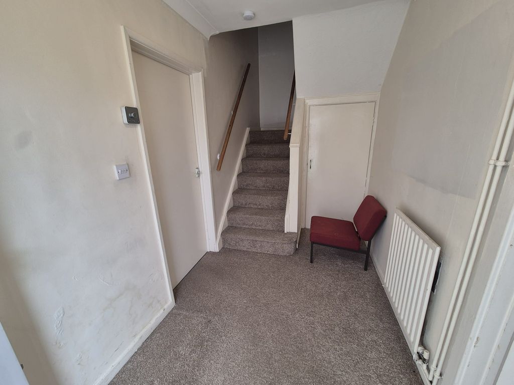 Property photo 3 of 12 Hall