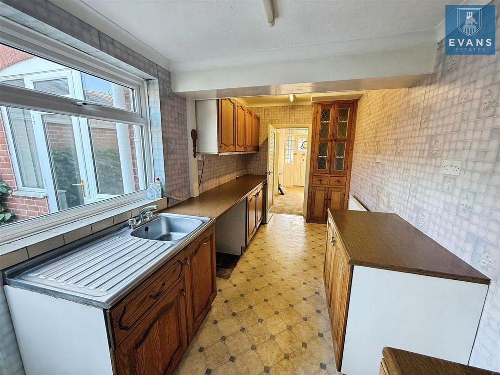 Property photo 3 of 13 Kitchen