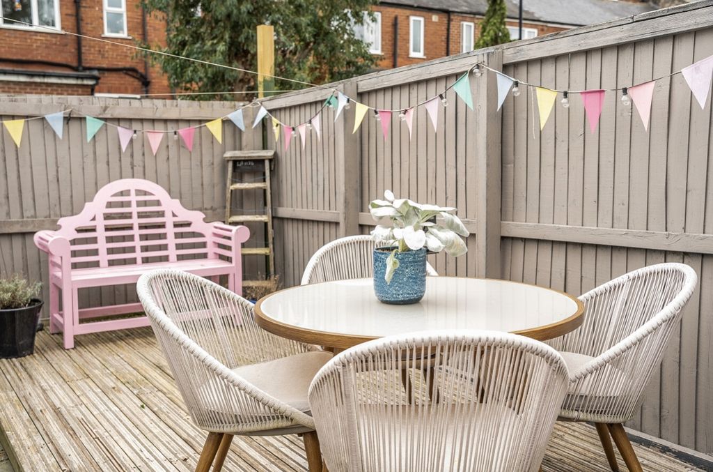 Property photo 3 of 12 Ewemove Harrogate Courtyard