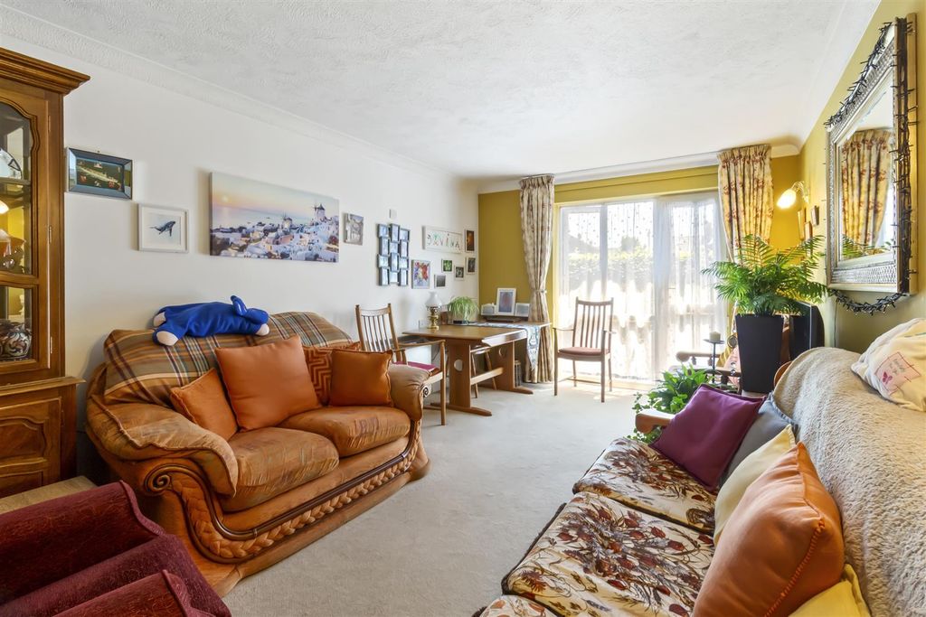 Property photo 3 of 9 Penrith Court, 18-002.Jpg