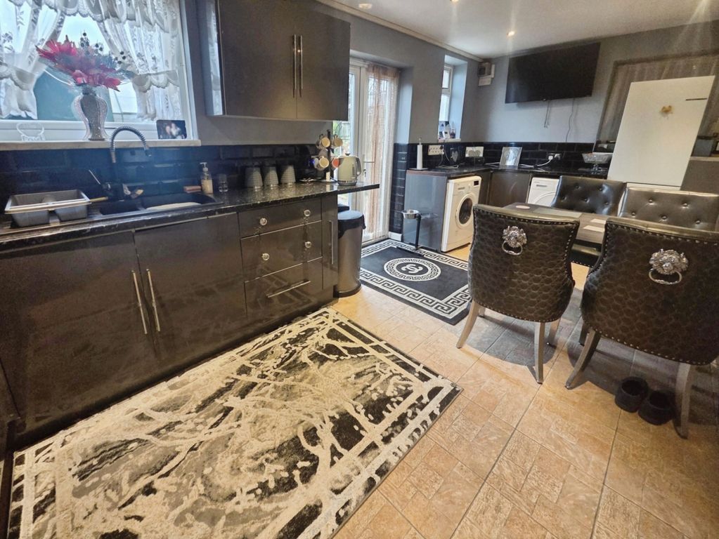 Property photo 3 of 11 Pbox-Img.Jpg