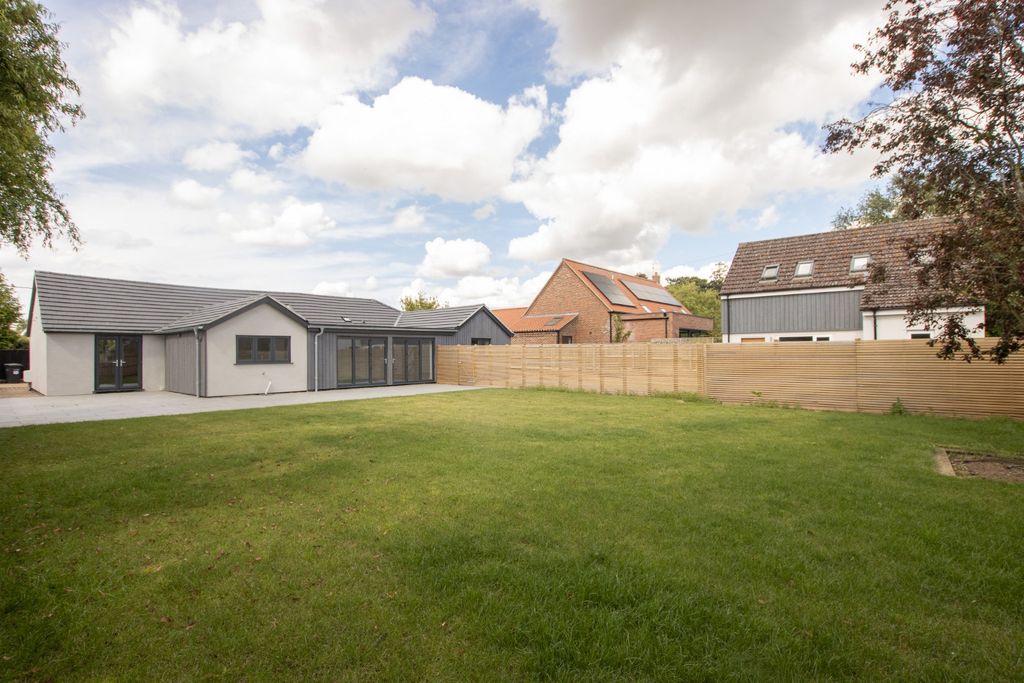 Property photo 2 of 33 2959041