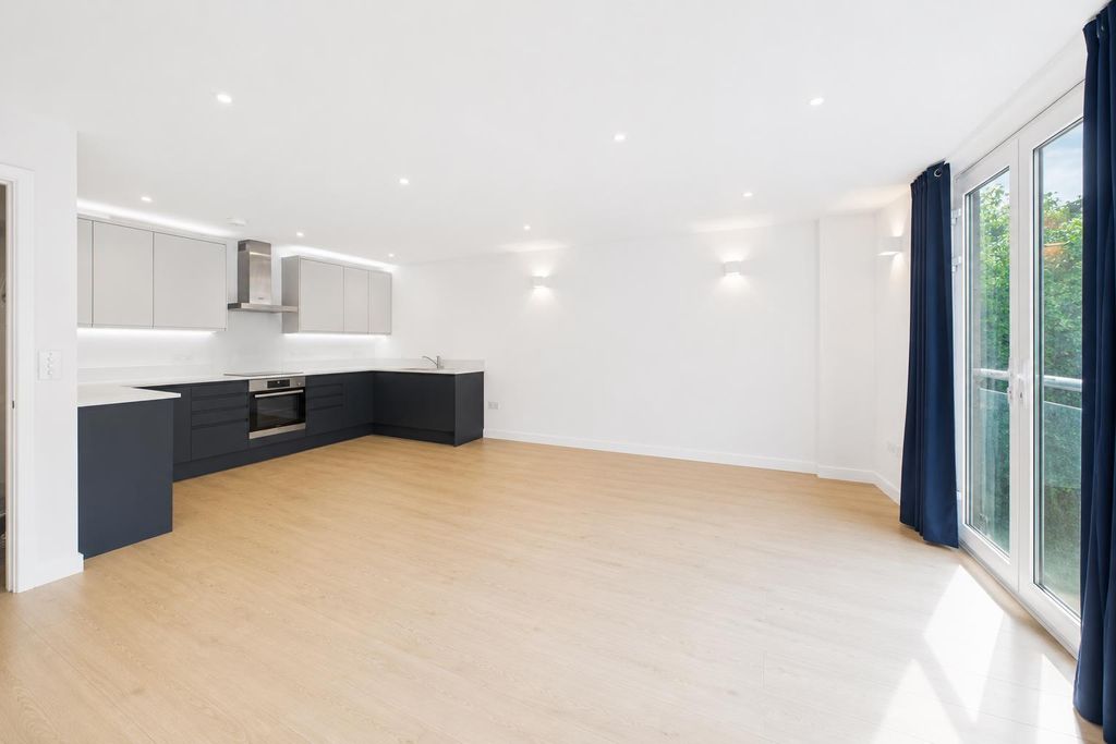 Property photo 1 of 7 Kitchen And Lounge