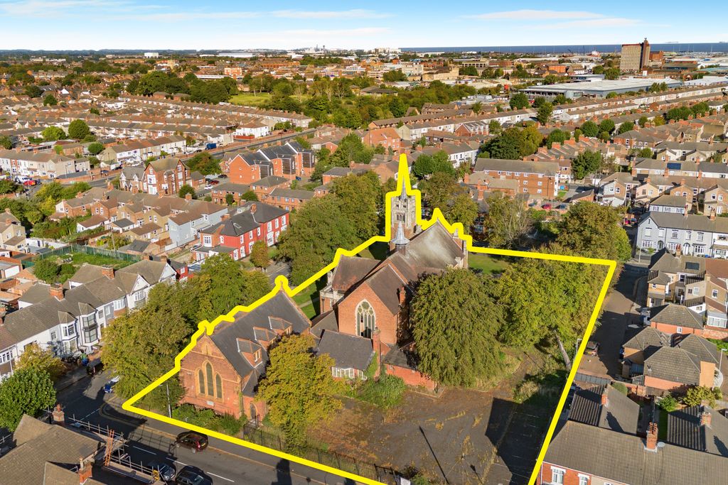 Property photo 1 of 24 Former Welholme Congregational Church, 4 Granville Street, Grimsby, Dn32 9Pl
