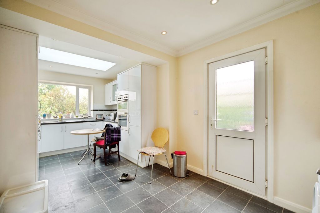 Property photo 3 of 17 Kitchen