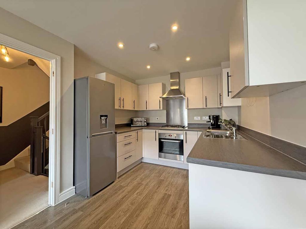 Property photo 3 of 20 Ivy Drive 27 - Kitchen...Jpg