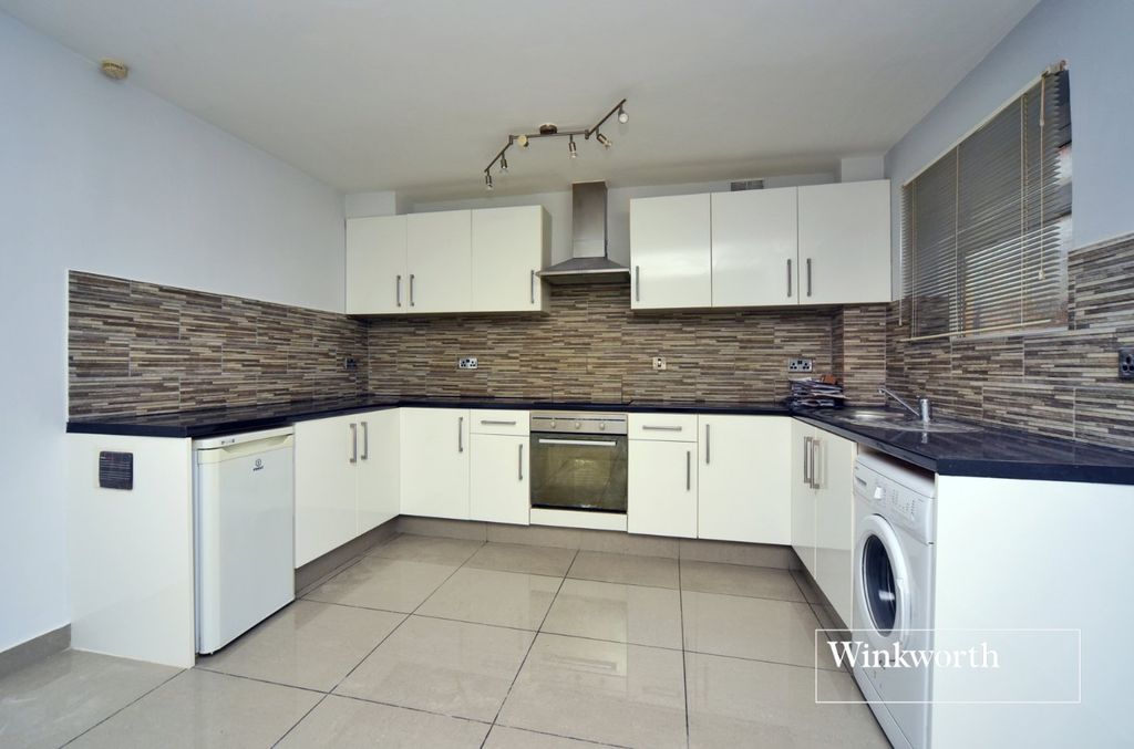 Property photo 2 of 11 Picture No. 24
