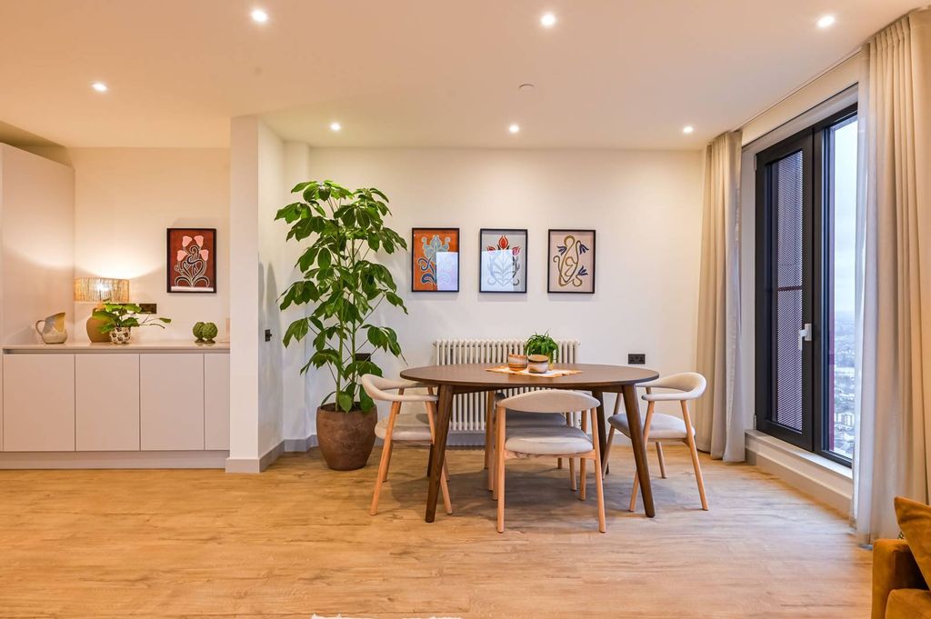 Property photo 1 of 33