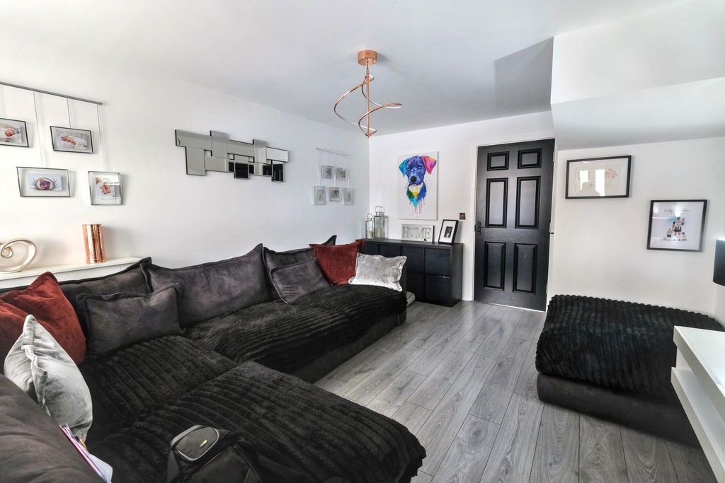 Property photo 2 of 15 Photo 5