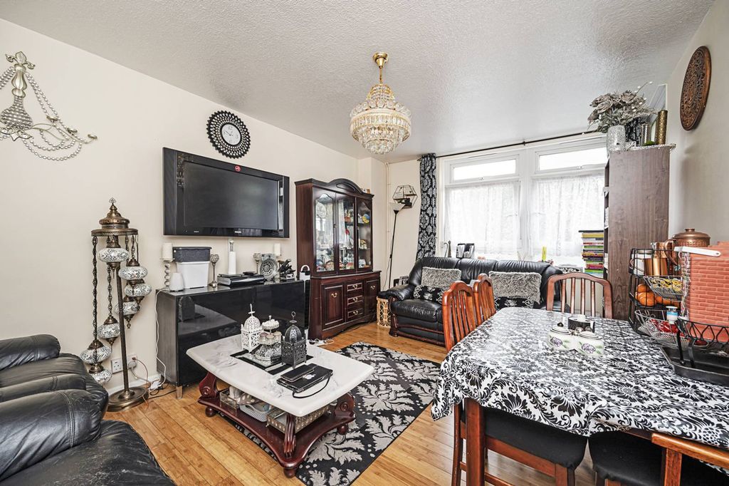 Property photo 2 of 8