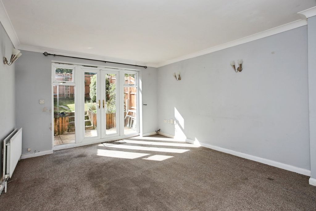 Property photo 2 of 17 Photo