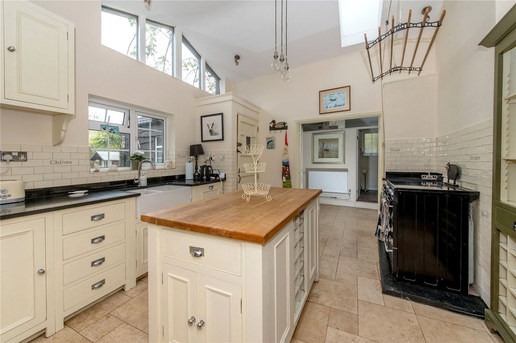 Property photo 3 of 20 Kitchen