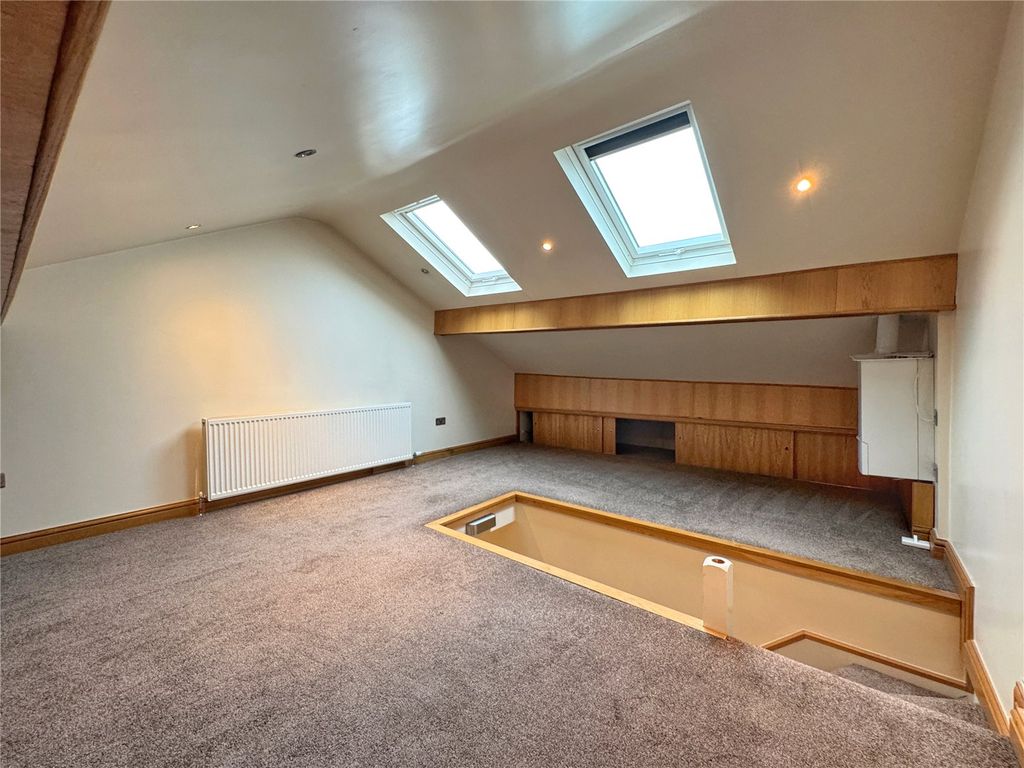 Property photo 2 of 25 Picture No. 10