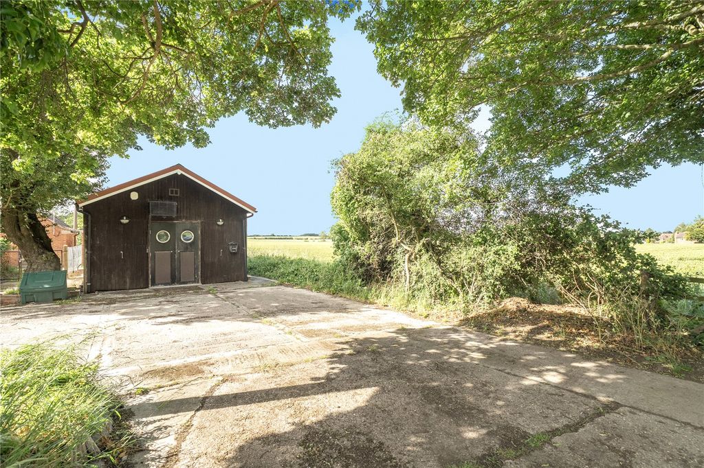 Property photo 2 of 21 External