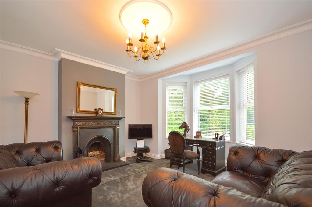 Property photo 3 of 27 Sitting Room