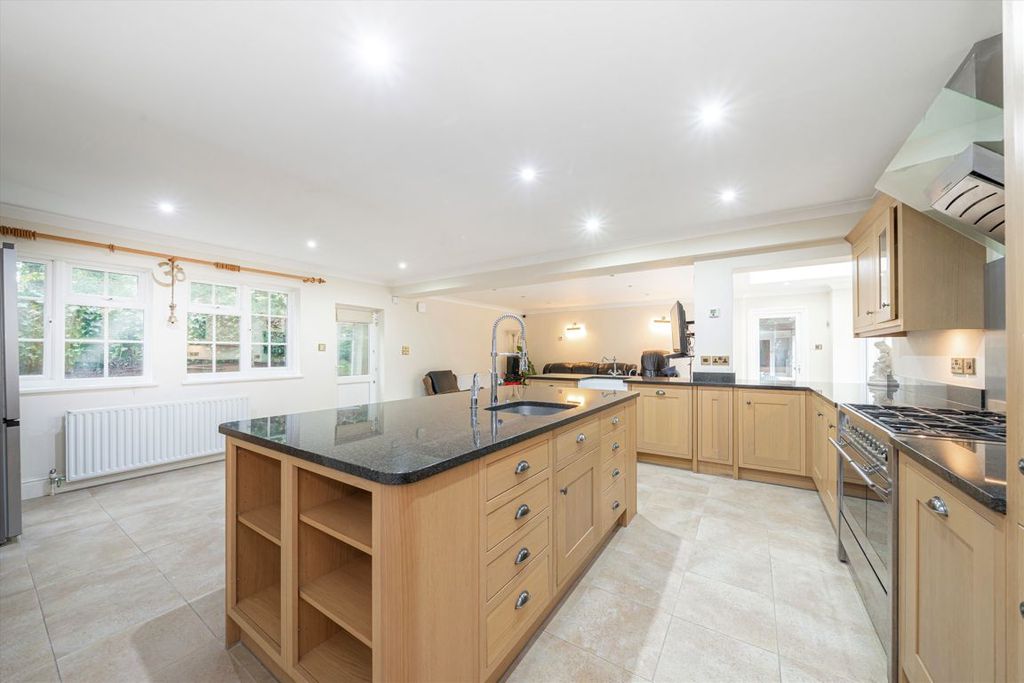 Property photo 3 of 13