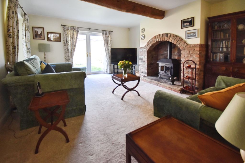 Property photo 3 of 18 Living Room