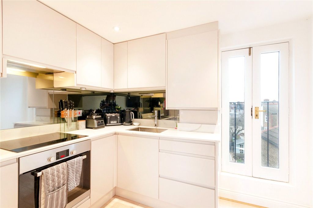 Property photo 3 of 7 Kitchen