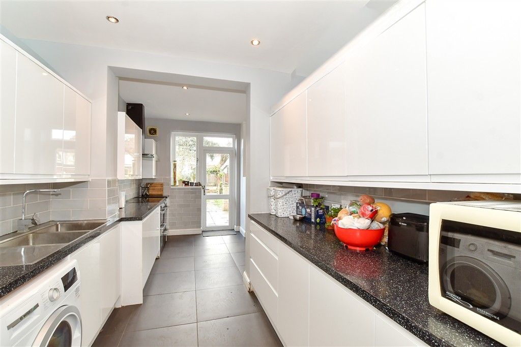 Property photo 2 of 18 Kitchen/Breakfast Room