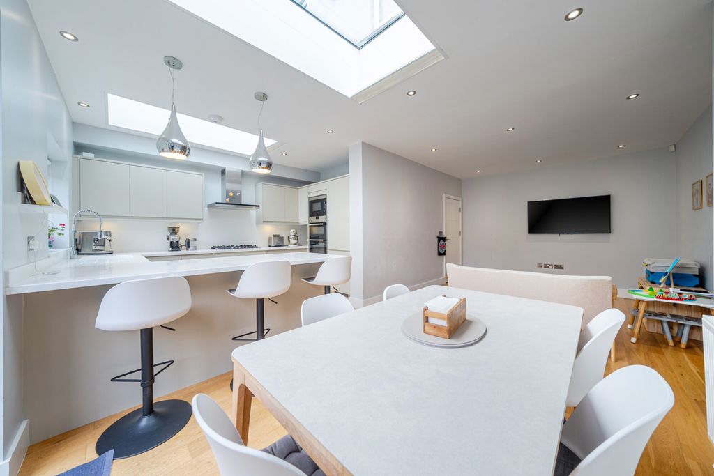 Property photo 3 of 21 1478558-22-6A2Fdc...