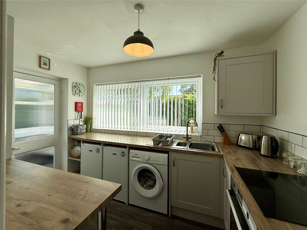 Property photo 3 of 23 Picture No. 11
