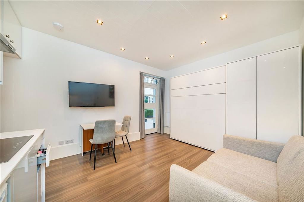 Property photo 1 of 5