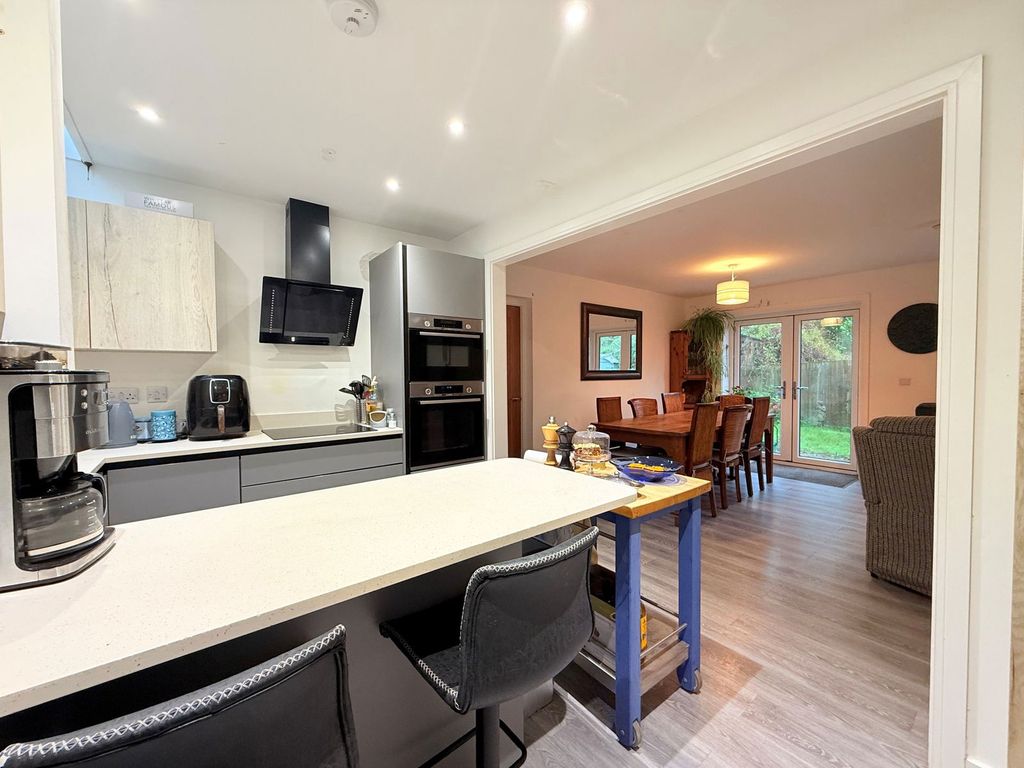 Property photo 2 of 21