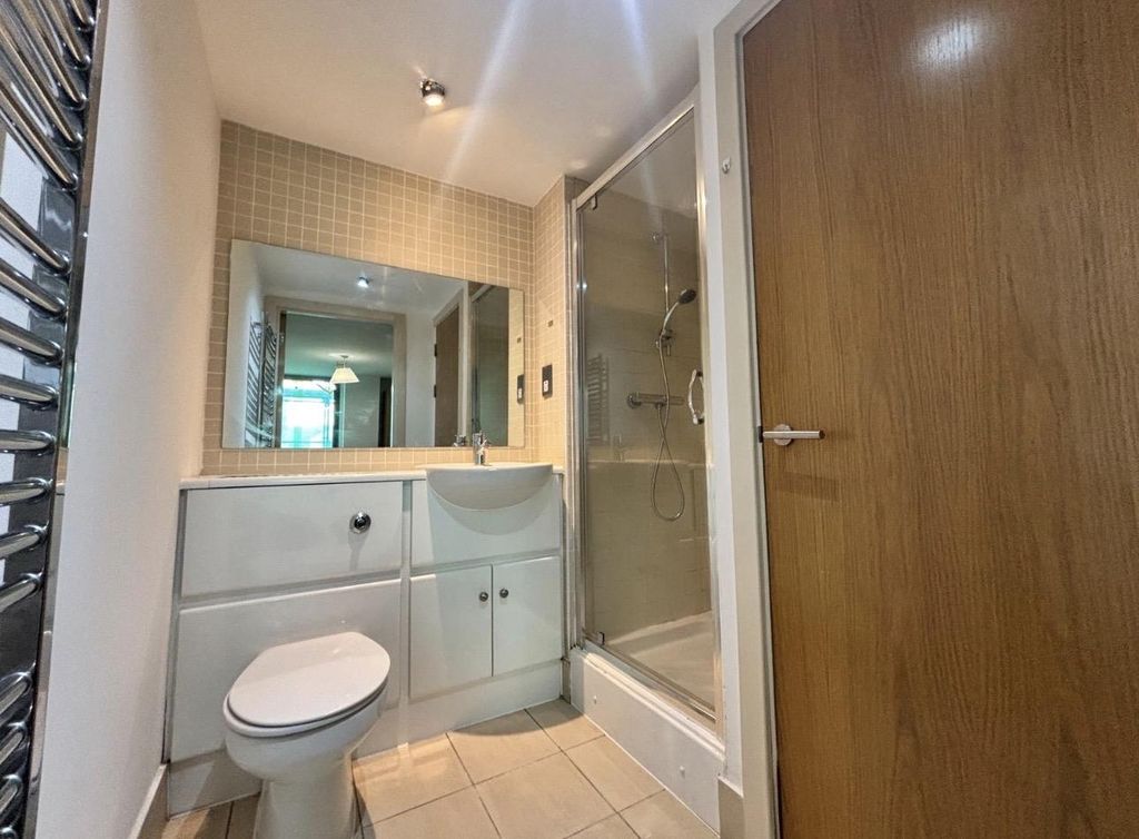 Property photo 2 of 7 12 Focus Buildng - Ensuite.Jpeg