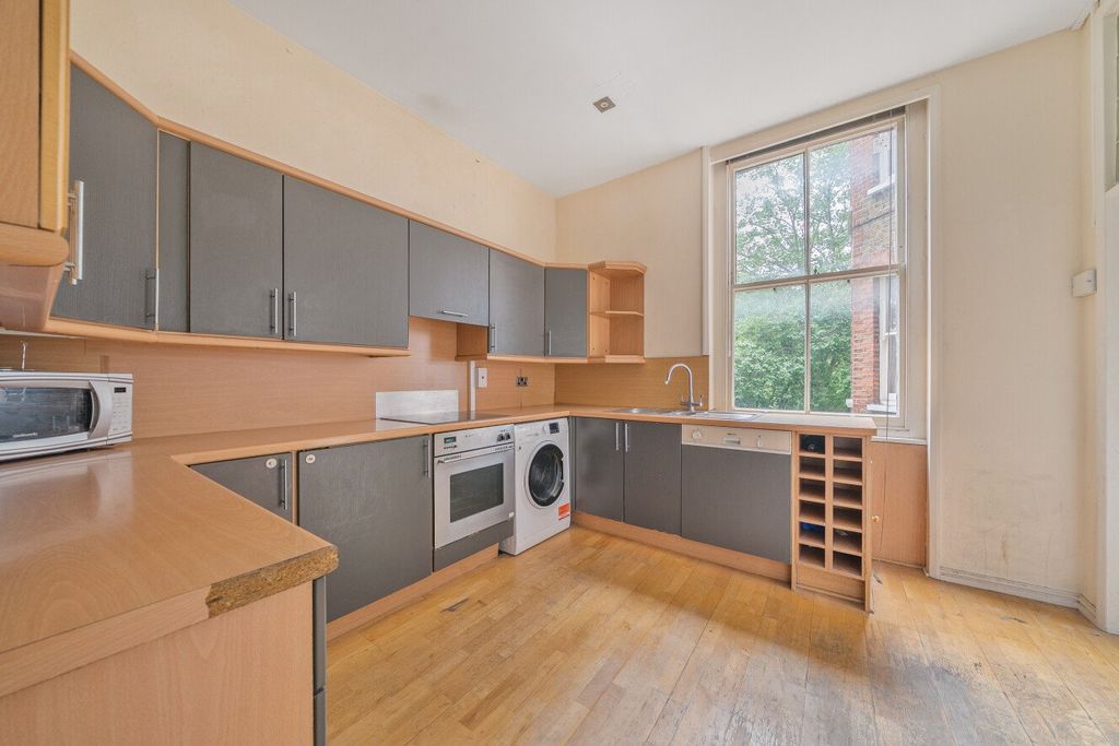 Property photo 2 of 14 Picture No. 29