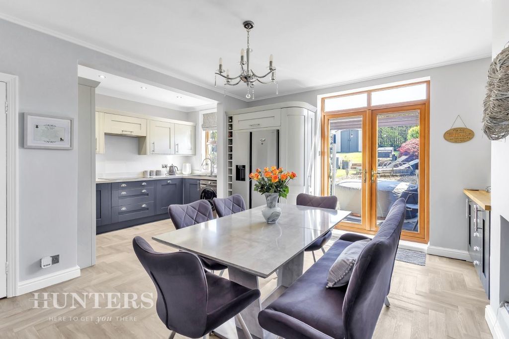 Property photo 1 of 26 Dining Kitchen