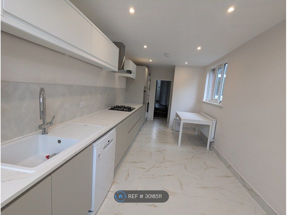 Property photo 2 of 35