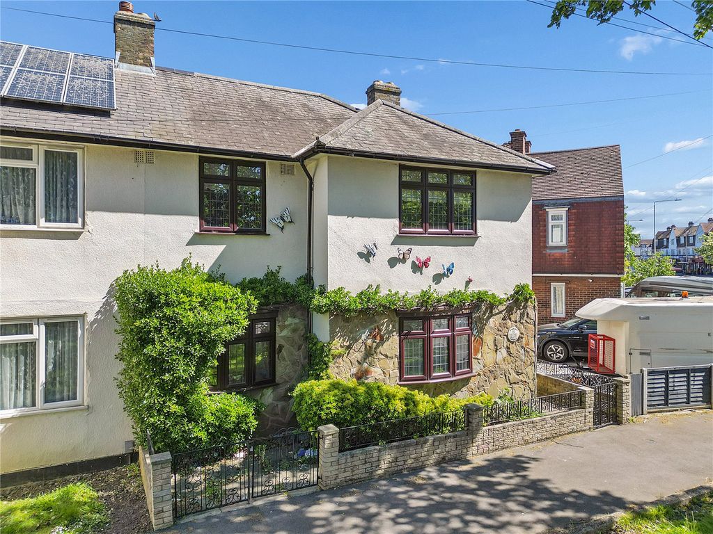 Additional image 24 of 4 bed semi-detached house for saleWood Lane, Dagenham RM8