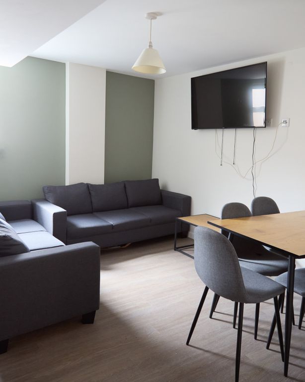 Property photo 2 of 5 A Spacious And Stylish Modern Living Room, Perfect...