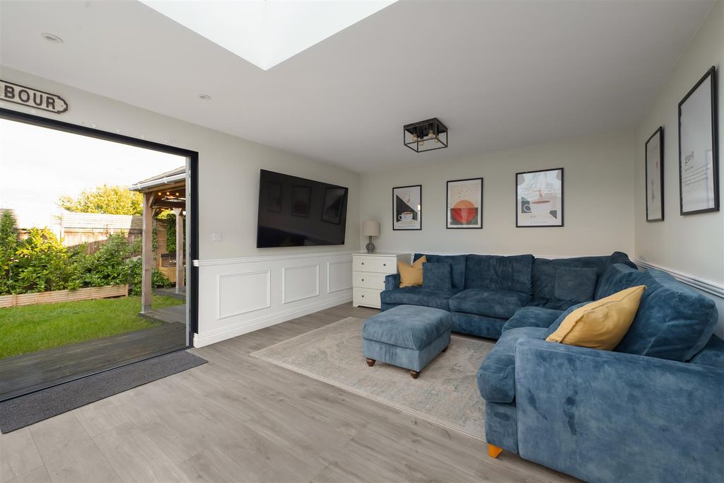 Property photo 3 of 20 Millstrood Road, Whitstable