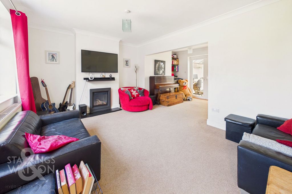 Property photo 2 of 27