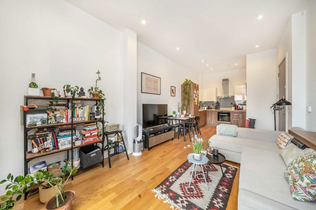 Property photo 3 of 6