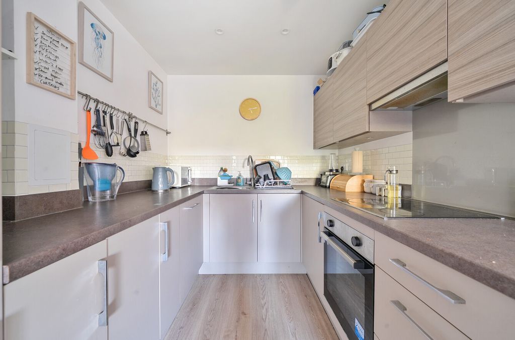 Property photo 2 of 21 1353387-9-68cd858...